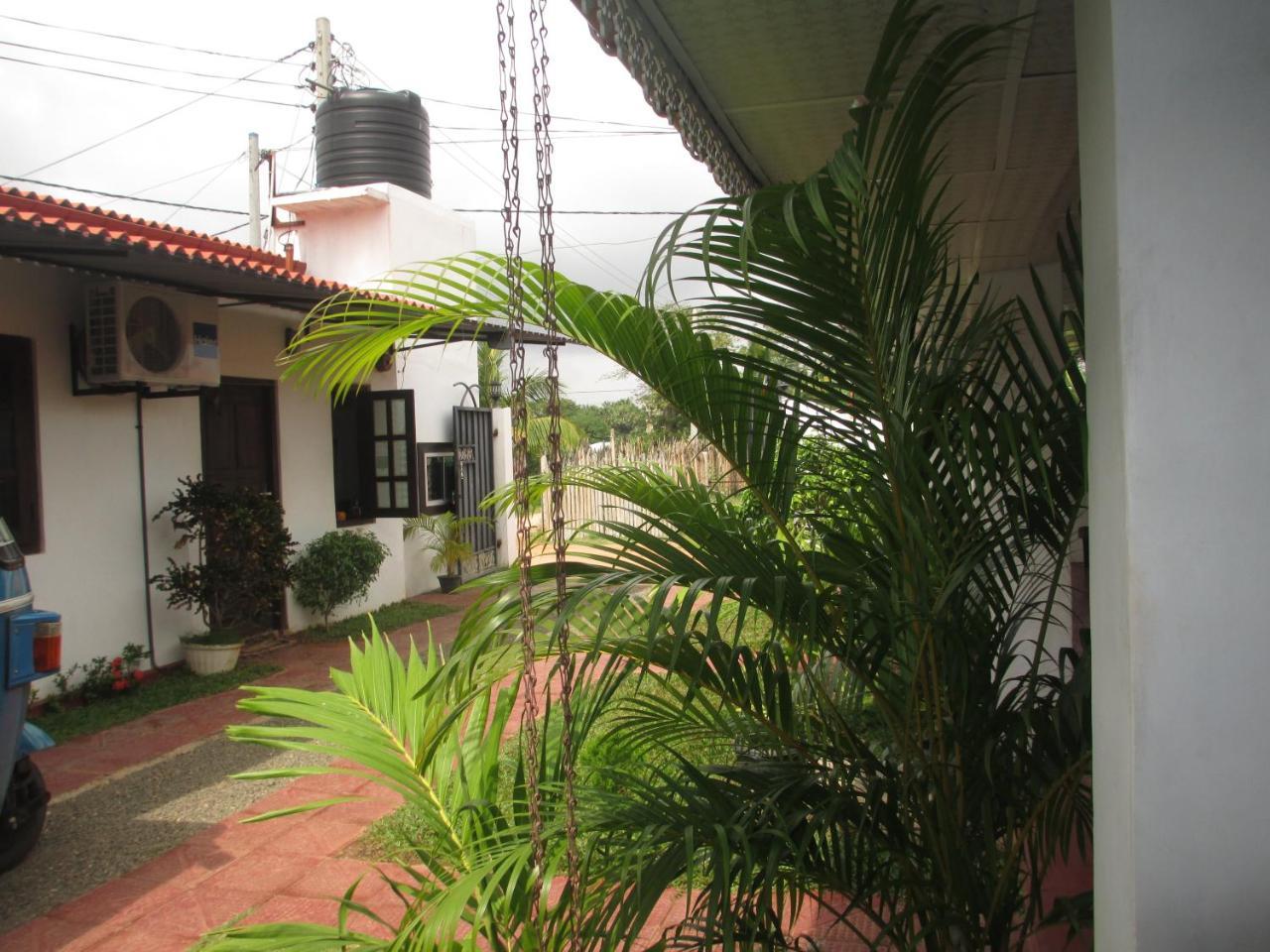 Uppuveli Beach House Trincomalee Dış mekan fotoğraf