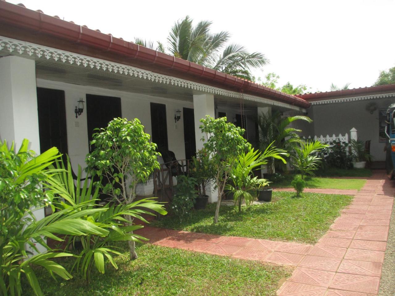 Uppuveli Beach House Trincomalee Dış mekan fotoğraf